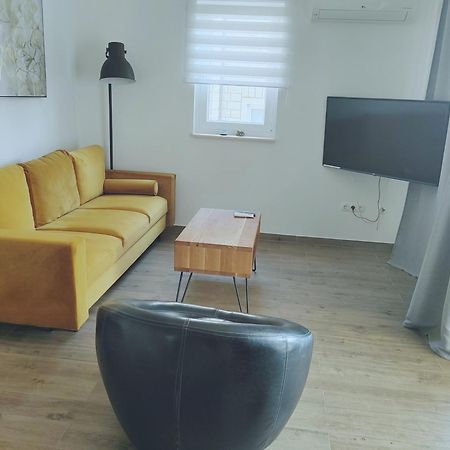 L&L Apartmani 1 Bol Extérieur photo