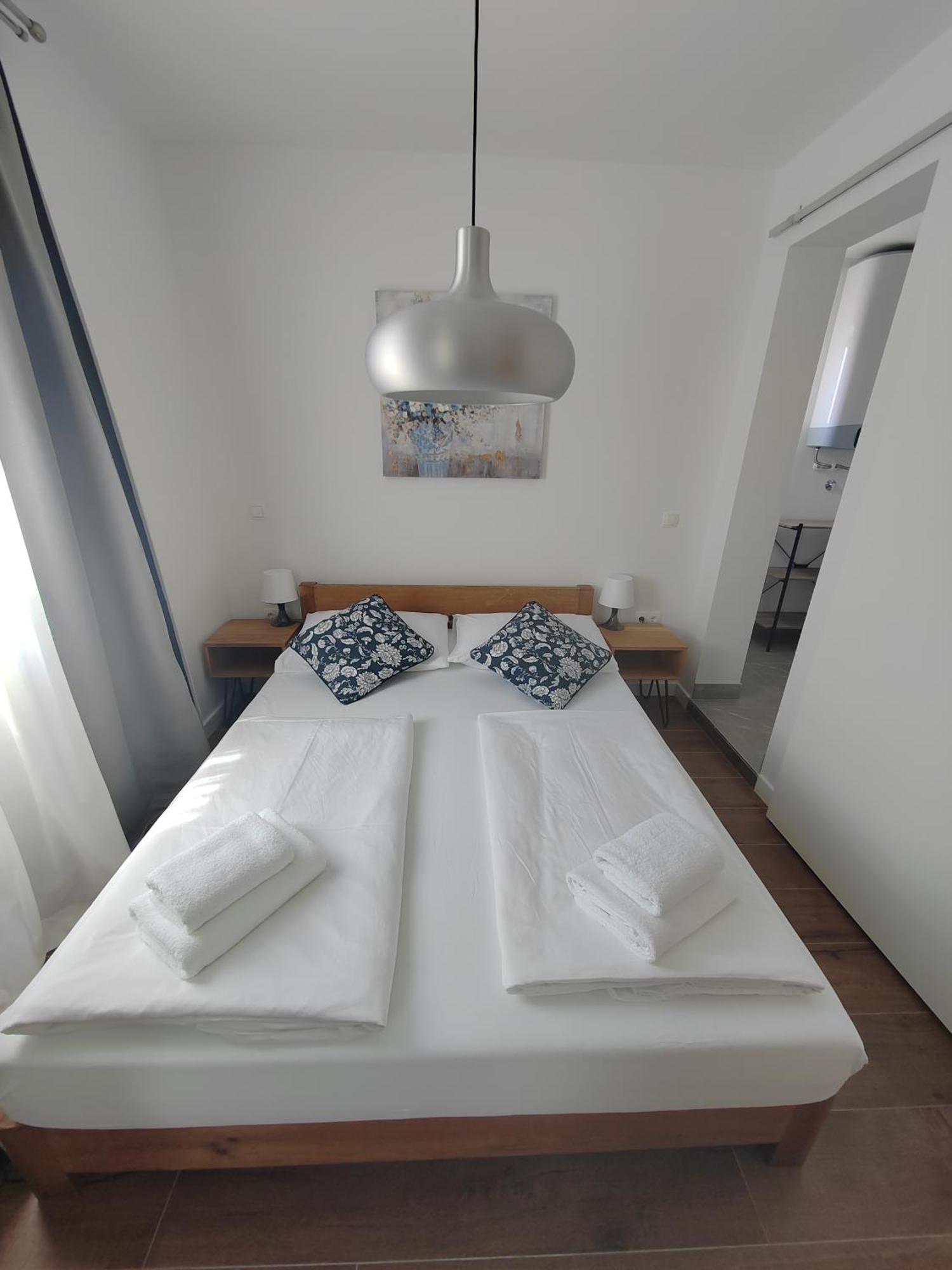 L&L Apartmani 1 Bol Extérieur photo
