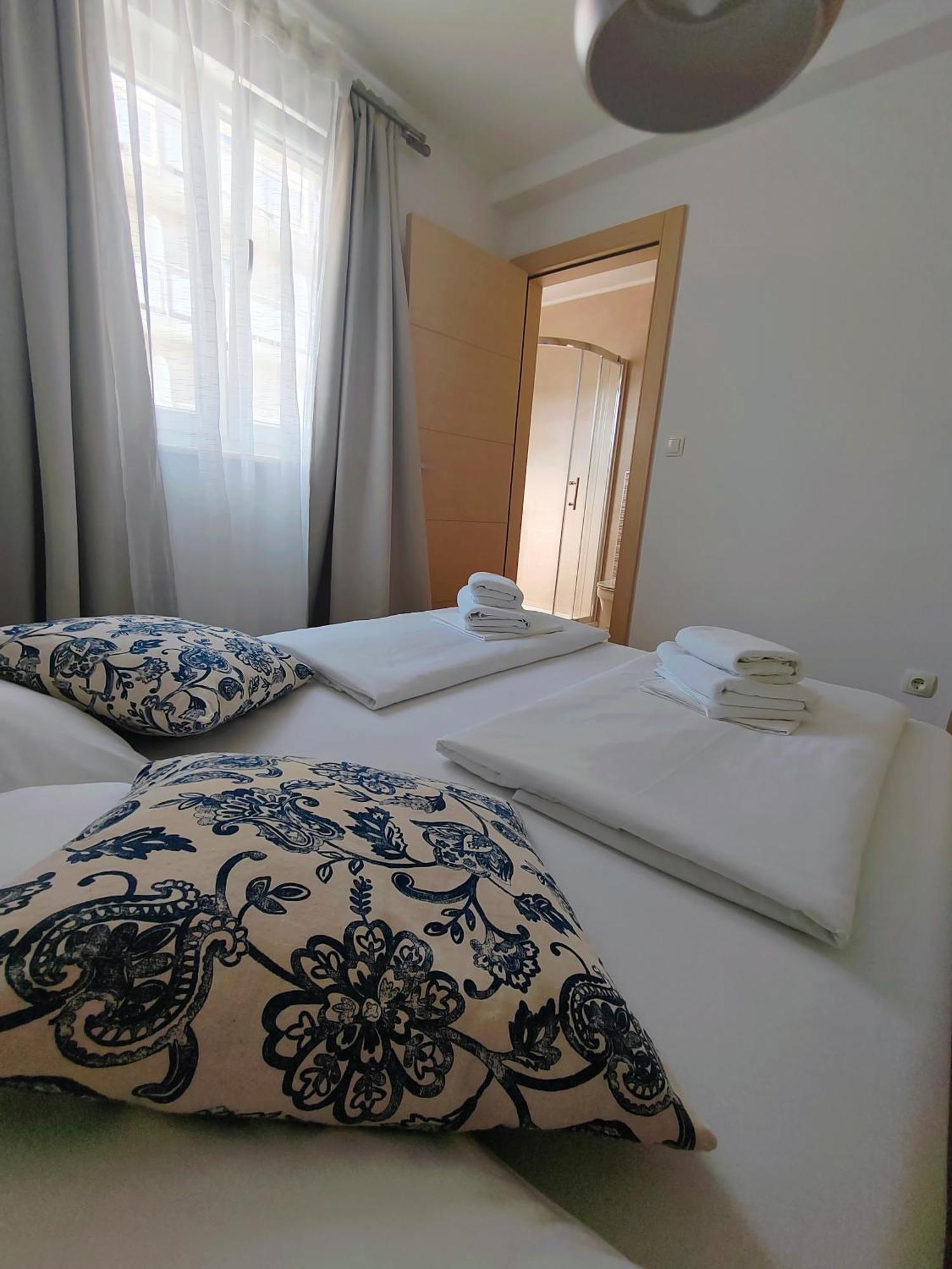 L&L Apartmani 1 Bol Extérieur photo