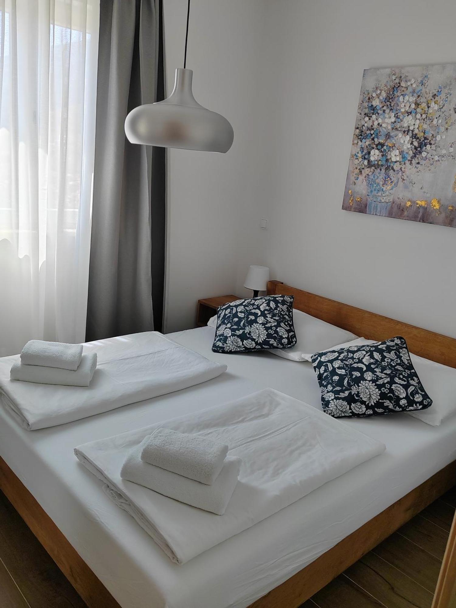 L&L Apartmani 1 Bol Extérieur photo