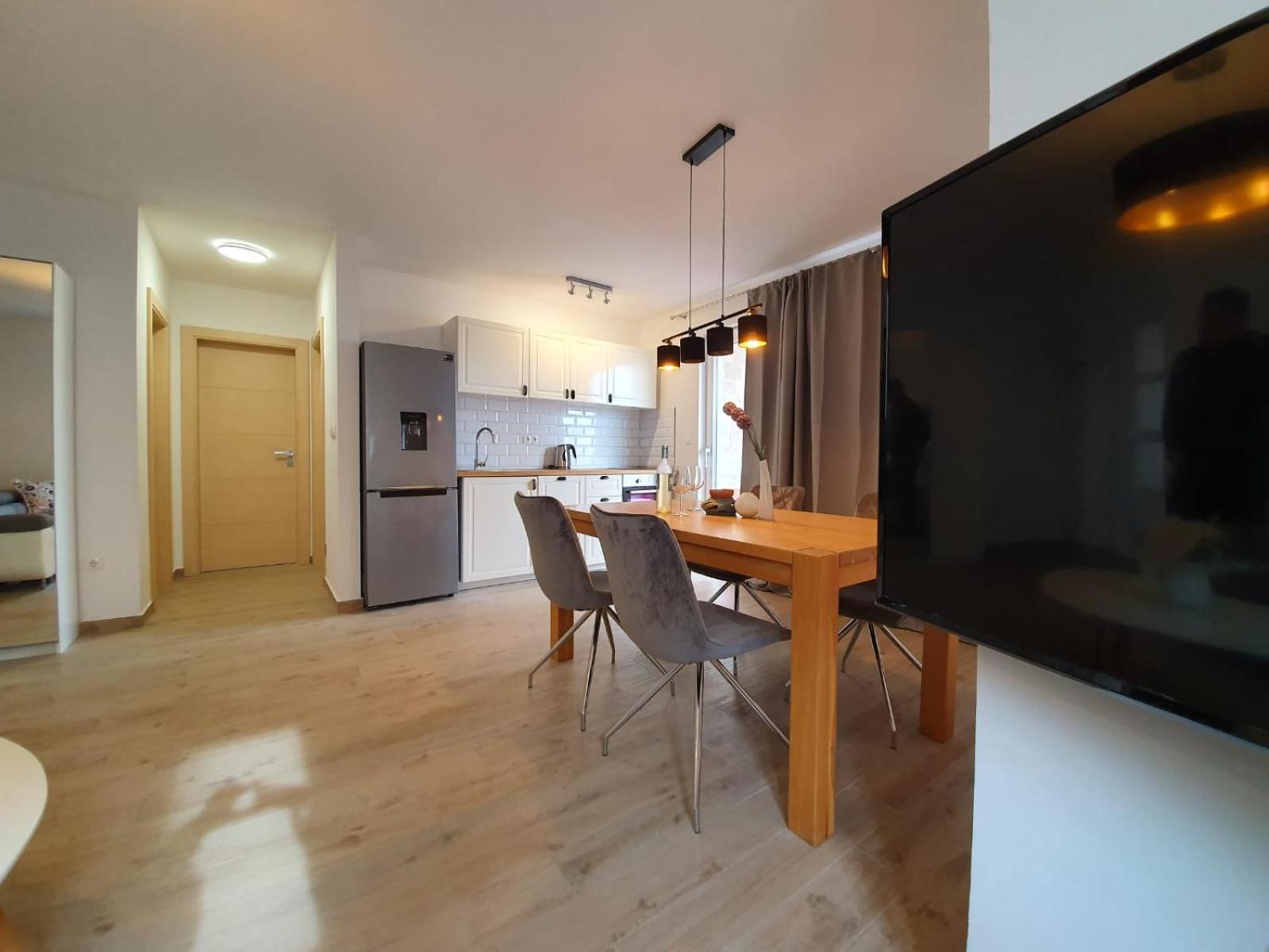 L&L Apartmani 1 Bol Extérieur photo