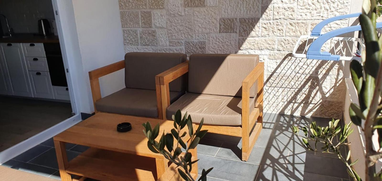 L&L Apartmani 1 Bol Extérieur photo