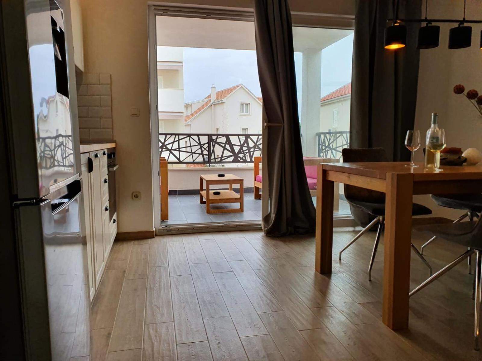 L&L Apartmani 1 Bol Extérieur photo