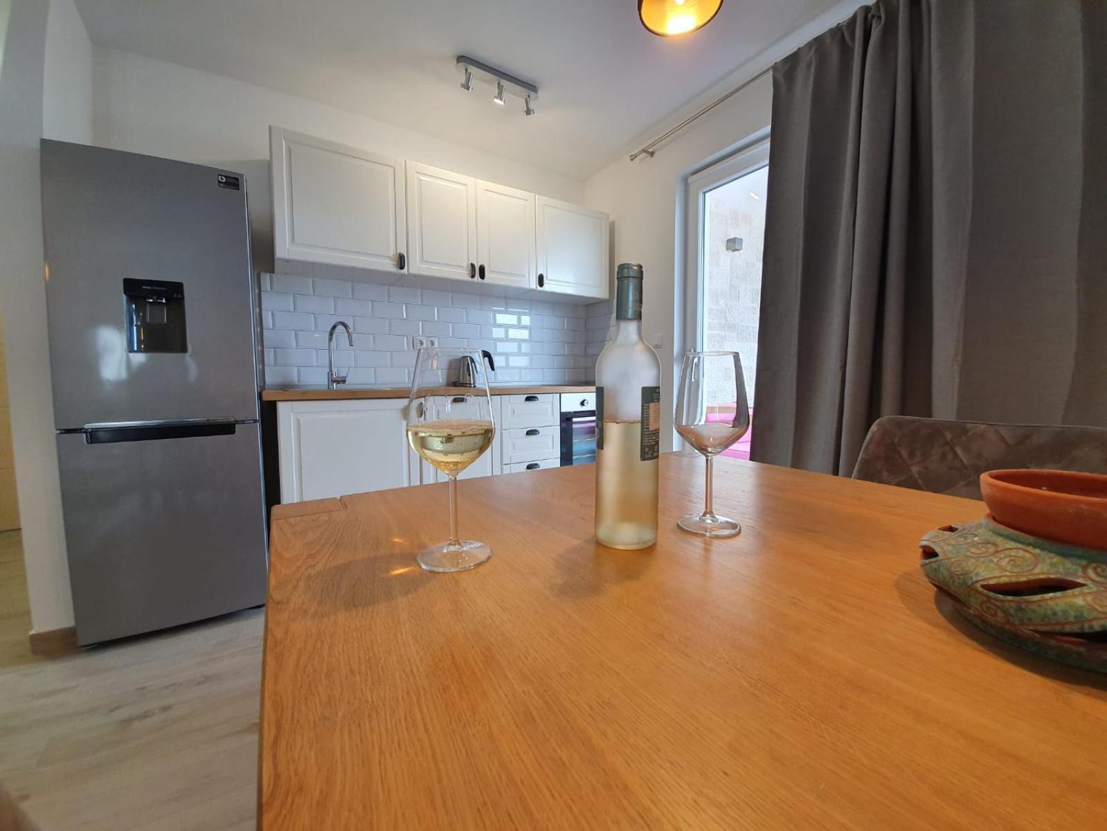 L&L Apartmani 1 Bol Extérieur photo