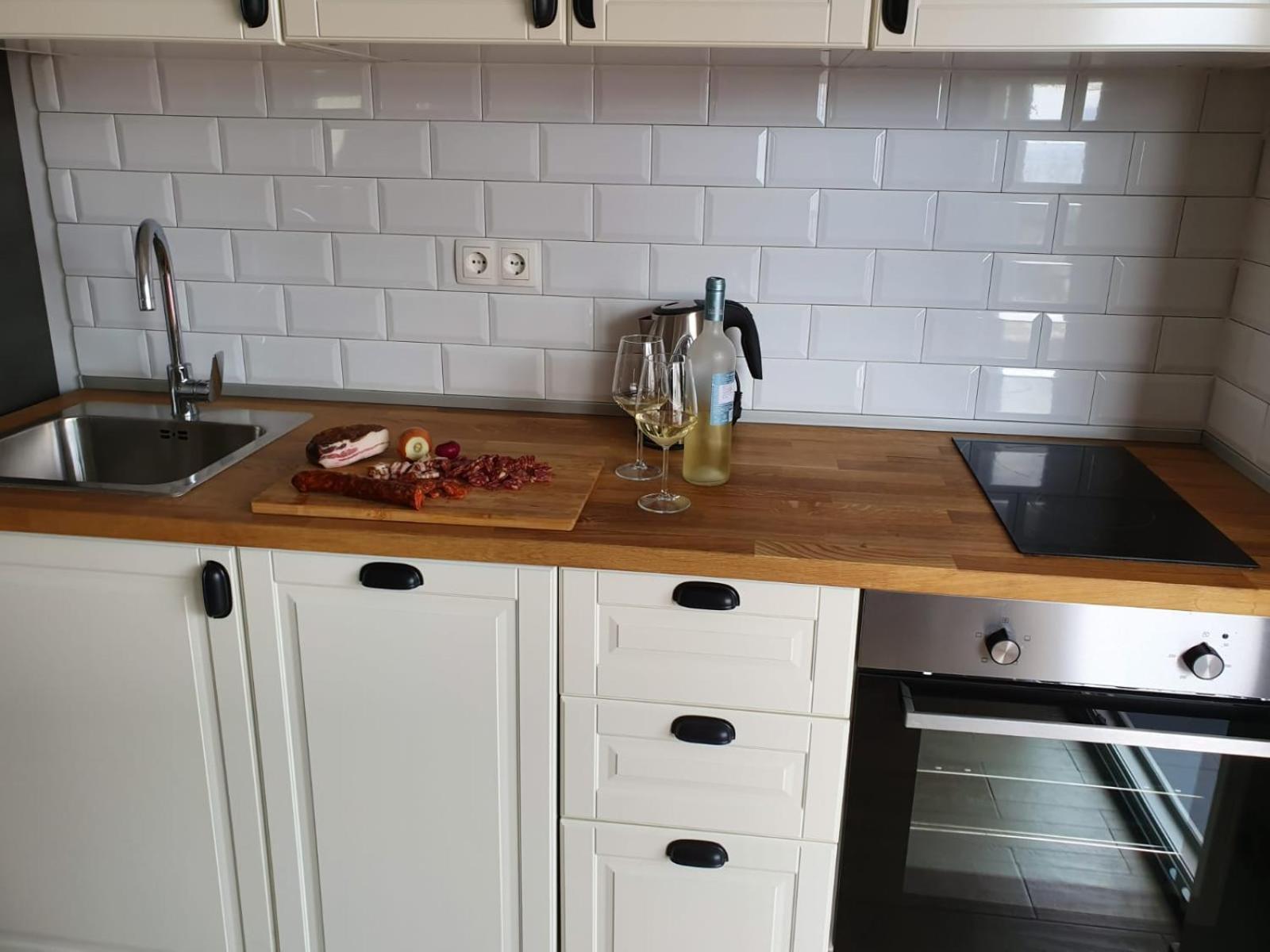 L&L Apartmani 1 Bol Extérieur photo