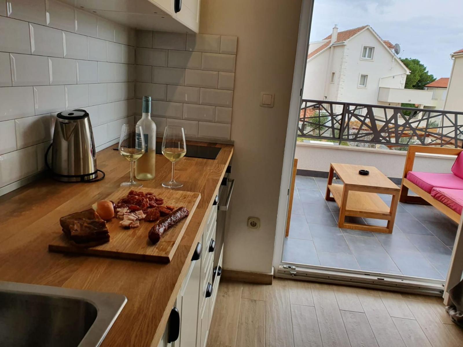 L&L Apartmani 1 Bol Extérieur photo