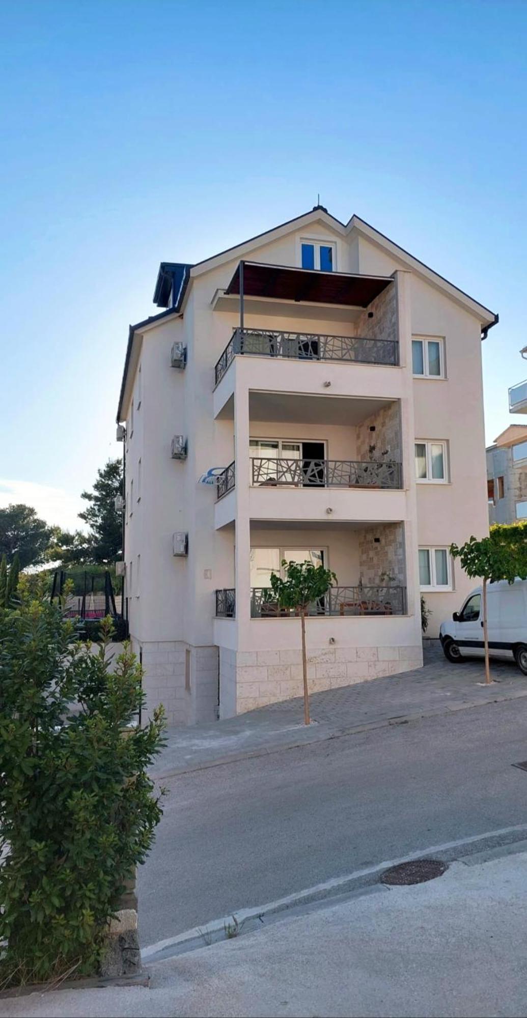 L&L Apartmani 1 Bol Extérieur photo